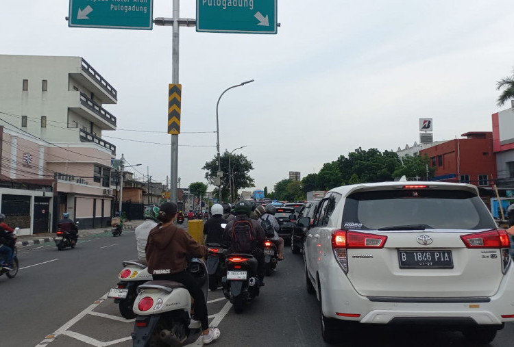 Gedung Terra Drone di Kemayoran Kebakaran, Macet Panjang Mulai dari Kwitang hingga Jalan Letjen Suprapto