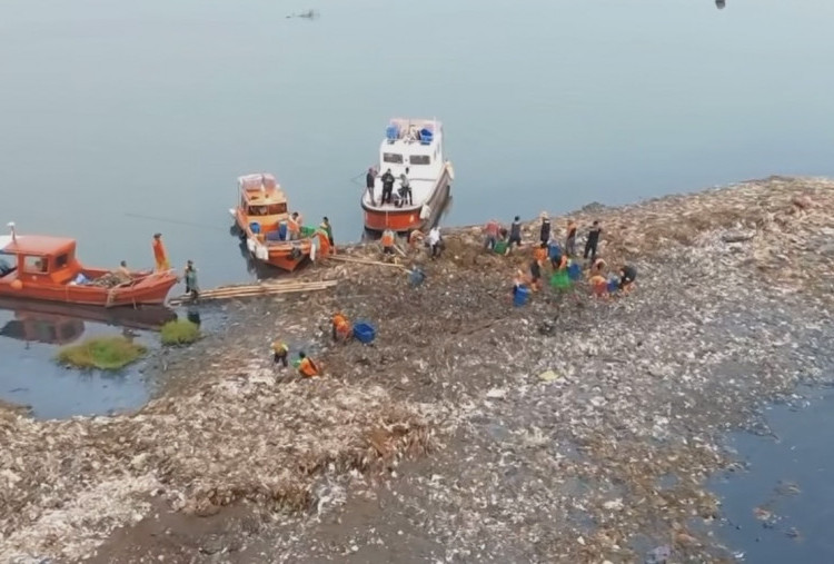 Pulau Sampah di Pesisir Muara Angke Dibersihkan, Target Rampung Sepekan