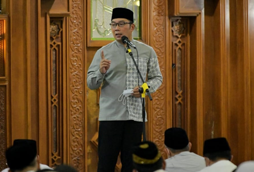 Pusdai Dipenuhi Jamaah Tarawih, Ridwan Kamil Terharu