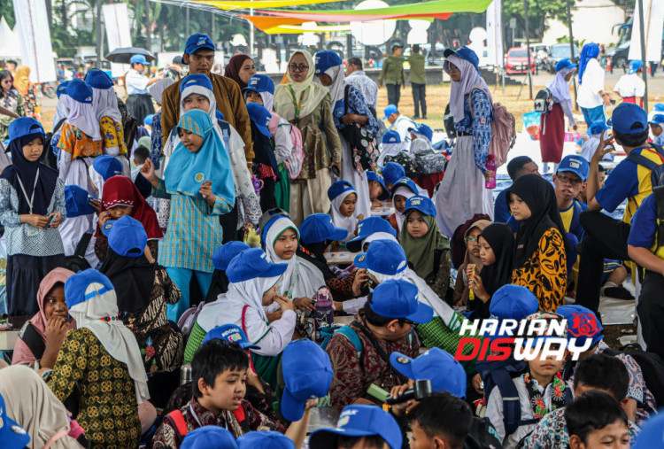 Festival tahun ini mengusung tema “Sumatra: Dari Anak untuk Anak”. Tema tersebut mengajak anak-anak menumbuhkan kepedulian terhadap sesama, khususnya anak-anak yang terdampak bencana di Aceh, Sumatra Barat, dan Sumatra Utara. Foto: Hanung Hambara/Harian Disway