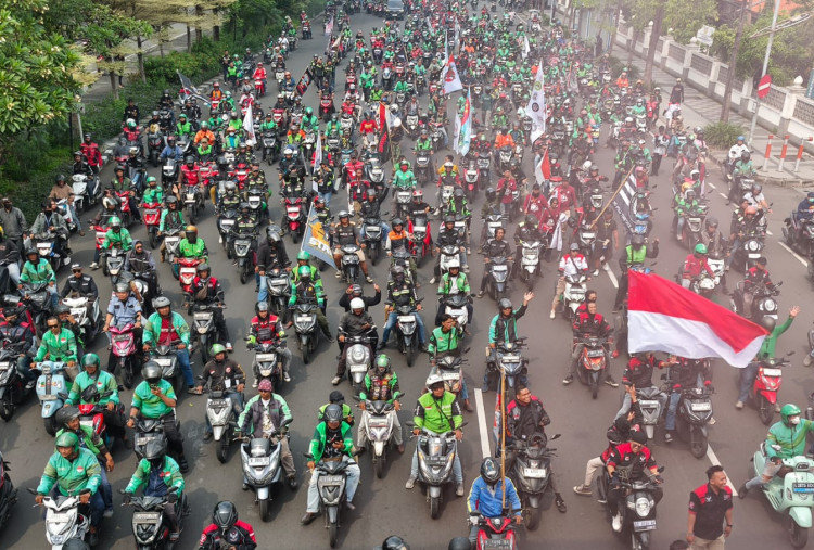 Ojol Korban Aplikator Gelar Kopdar Akbar di Lapangan Banteng, Desak Potongan Maksimal 10 Persen