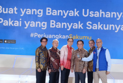 Dari Kiri ke Kanan: Ernest Leung, Group COO WeLab Suparno Djasmin, Direktur Astra dan Director in Charge Astra Financial Prijono Sugiarto, Presiden Komisaris Astra Djony Bunarto Tjondro, Presiden Direktur Astra Simon Loong, Founder and Group CEO WeLab Leo Koesmanto, Presiden Direktur Bank Jasa Jakarta. (Raka Denny/Harian Disway)