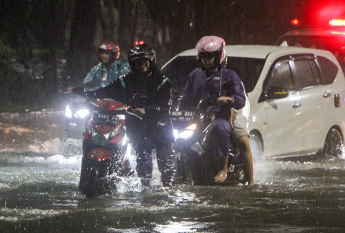 Pada Jumat, 5 April 2024, hujan deras mengguyur kota Surabaya selama lebih dari 2 jam, menciptakan situasi banjir yang mengganggu. Salah satu wilayah yang terdampak paling parah adalah jalan A Yani di Surabaya, Jawa Timur.