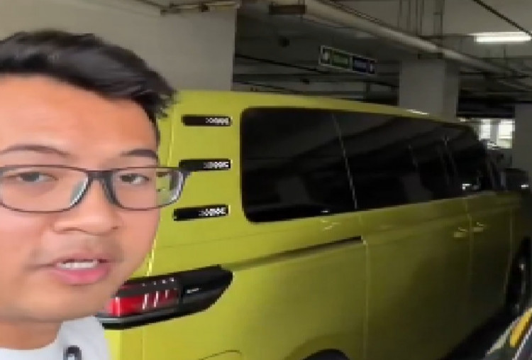 Ban Mobil Minivan Pecah, Pengemudi Ini Salahkan Hotel, Netizen Pertanyakan Skillnya: Keramik Diam Disalahin!