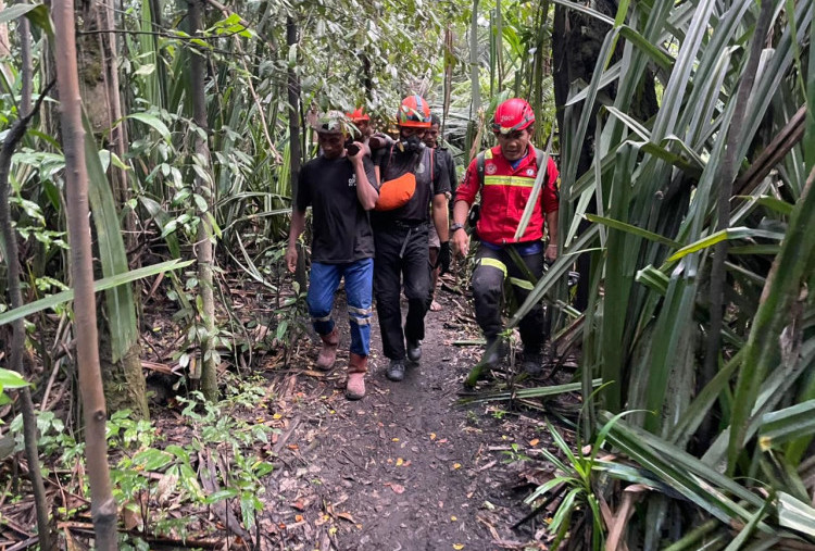 Tiga Pendaki WNA Singapuran Berhasil Ditemukan, Operasi SAR Erupsi Gunung Dukono Resmi Ditutup