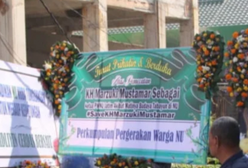 Karangan Bunga 'Kekecewaan' Berjejer Buntut Ketua PWNU KH Marzuki Mustamar Dicopot