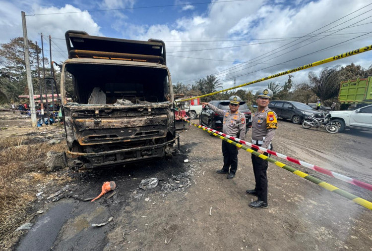 Dirlantas Polda Riau Pantau Kelancaran Jalintim Pasca Ledakan Pipa Gas di Indragiri Hilir