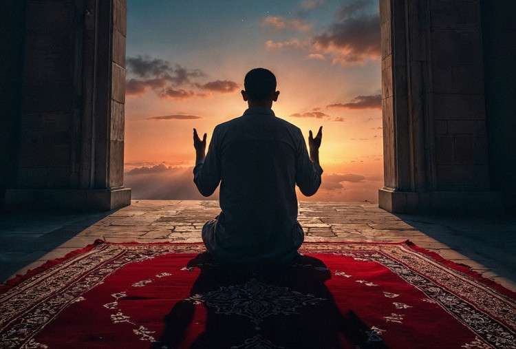 4 Amalan Hari Jumat yang Bisa Diamalkan, Mulai Salawat hingga Memanjatkan Doa