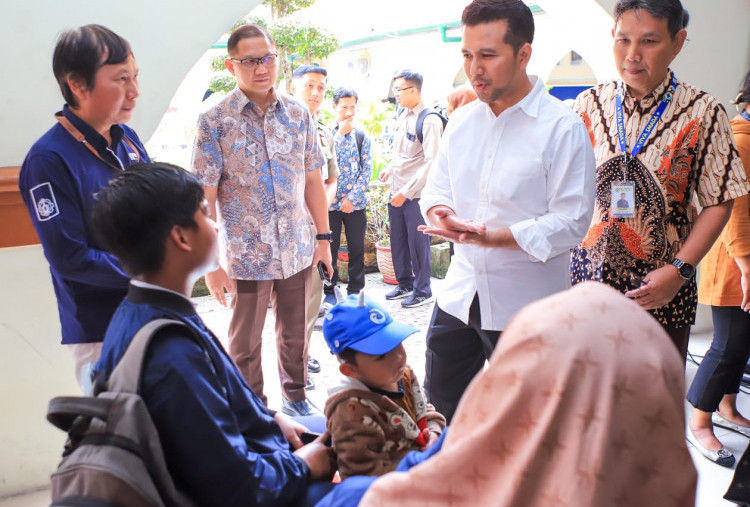 Pemprov Jatim Evaluasi Sistem SPMB SMA/SMK, Verifikasi Harus Selesai Sekali Datang