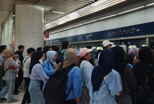 Imbas Kampanye Prabowo-Gibran, Penumpang Menumpuk di Stasiun MRT 
