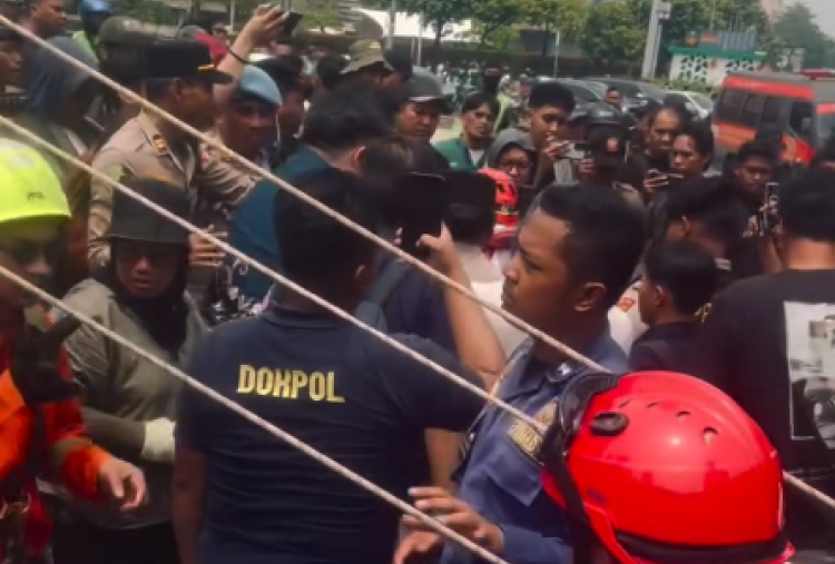 Klarifikasi Greenpeace soal Aktivisnya Ditangkap Polisi Usai Bentangkan Spanduk di Bundaran HI: Doakan Saja!
