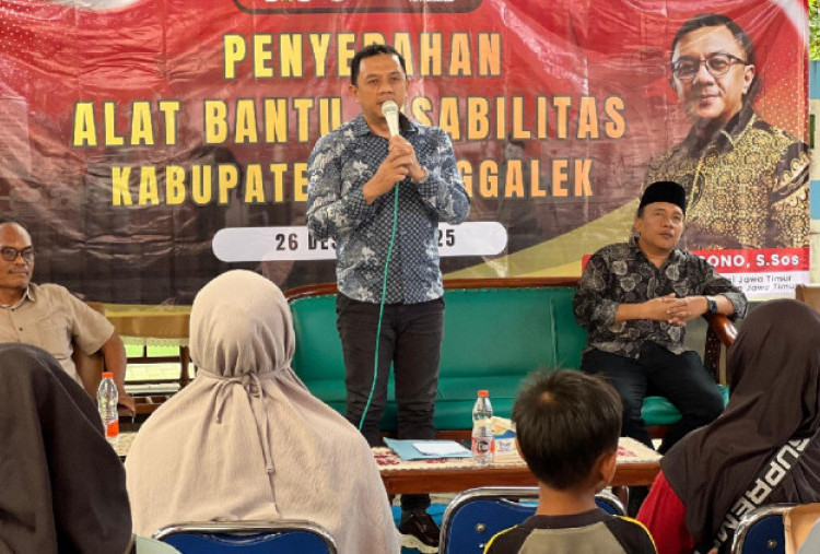 Wakil Ketua DPRD Jatim Salurkan Alat Bantu Disabilitas untuk Warga Trenggalek