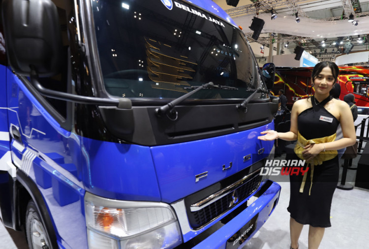 Lima unit display dipamerkan untuk menampilkan kekuatan dan inovasi Mitsubishi Fuso, mulai dari eCanter sebagai truk listrik pionir, hingga EV Mobile Charger sebagai solusi pengisian daya bergerak. Varian baru Fighter-X FM65F Tractor Head 4x2 juga diperkenalkan, dilengkapi tampilan Black Edition Cabin dan performa tangguh untuk kebutuhan logistik masa kini. Bus FE 84 G BC yang kini beroperasi sebagai Bus Trans Batam juga menjadi bukti kontribusi Fuso di sektor transportasi publik.