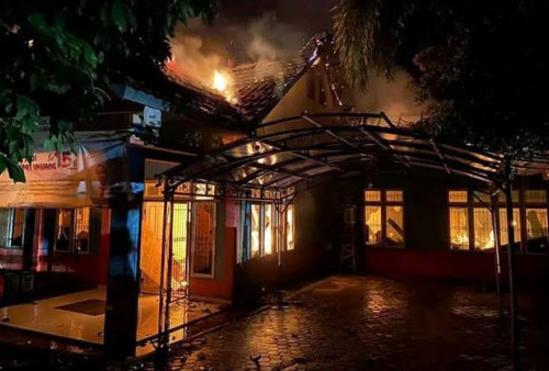   Kantor Dinas Kominfo Empat Lawang Hangus Terbakar   