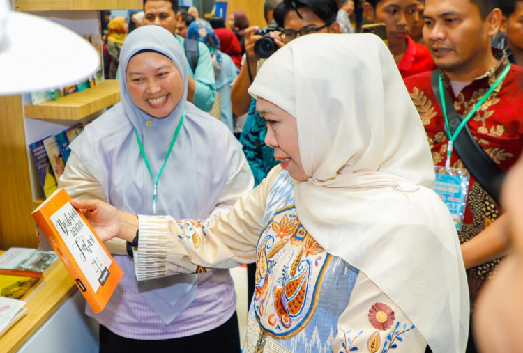 Pecahkan Rekor Muri! SMA/SMK Jatim Luncurkan 1.580 Buku