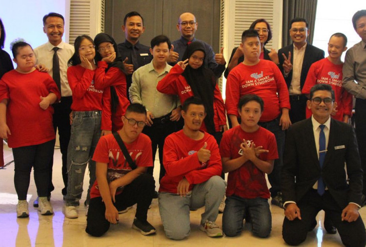 Java Paragon Hotel & Residences Berdayakan Anak Down Syndrome Lewat Pelatihan Pramusaji