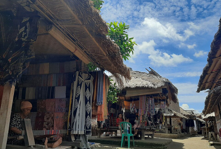 Mengenal Desa Adat Sade Lombok yang Terbakar, Kampung Wisata Budaya Suku Sasak