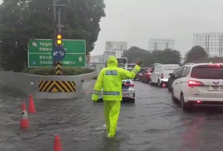 Banjir Rendam Tol Sedyatmo Arah Bandara Soetta, Ketinggian Air Capai 60 CM