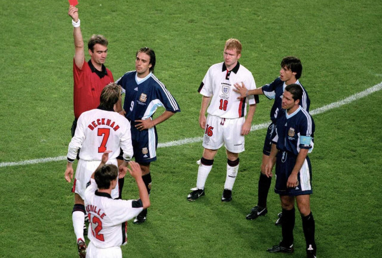5 Pertemuan Ikonik Inggris vs Argentina di Piala Dunia, Gol Tangan Tuhan Hingga Kartu Merah Beckham