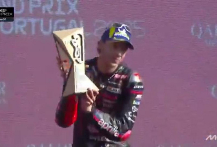 Marco Bezzecchi Menang Telak di MotoGP Portimao 2025, Oliveira Dapat Penghormatan Spesial!