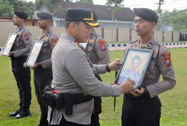 4 Anggota Polres Blitar Dipecat: Ada yang Disersi, Terlibat Narkoba, dan Salahgunakan Jabatan