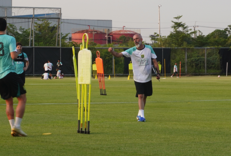 Persebaya Gelar Latihan Perdana Bersama Eduardo Perez: Bruno, Rivera, Flavio Absen!