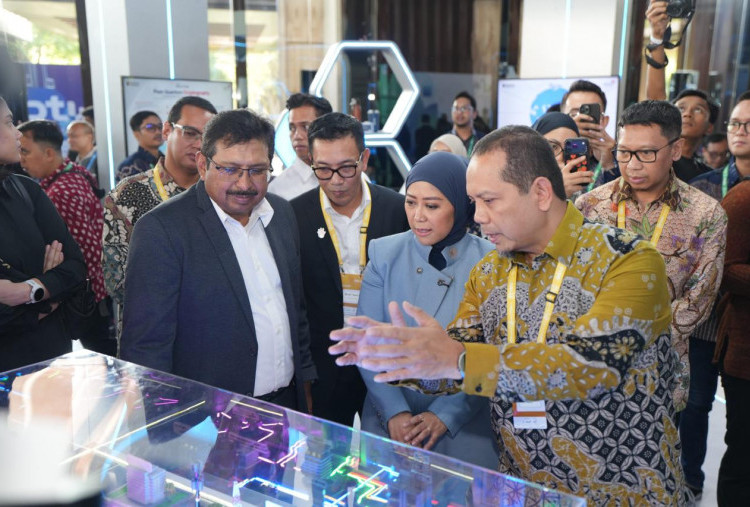 Booth TelkomGroup di BTW 2026, Menkomdigi Tinjau Peran NeutraDC bagi Kedaulatan Ekosistem AI Data Center