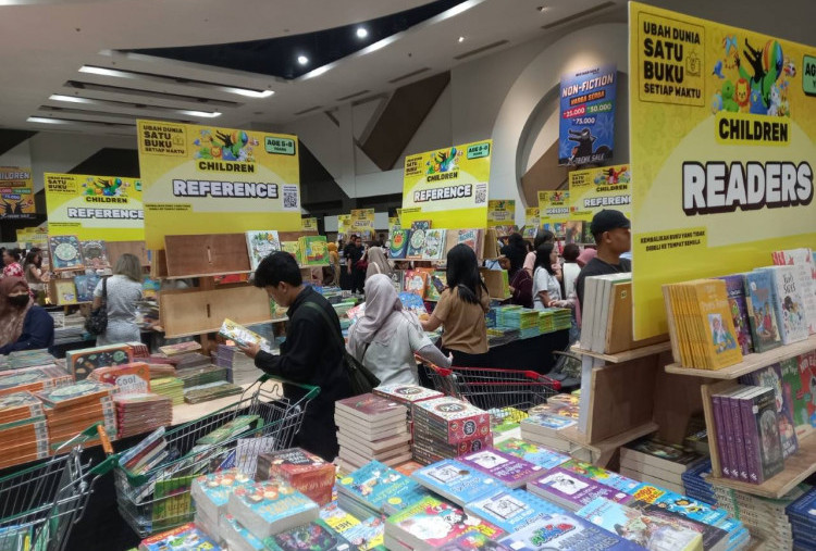Menyerbu Bazar Buku Internasional Big Bad Wolf (BBW) di Surabaya: Membaca Tak Perlu Dipaksa