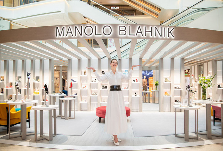 Manolo Blahnik Resmikan Butik Pertama di Shanghai, Rilis Koleksi Eksklusif Pasar Tiongkok