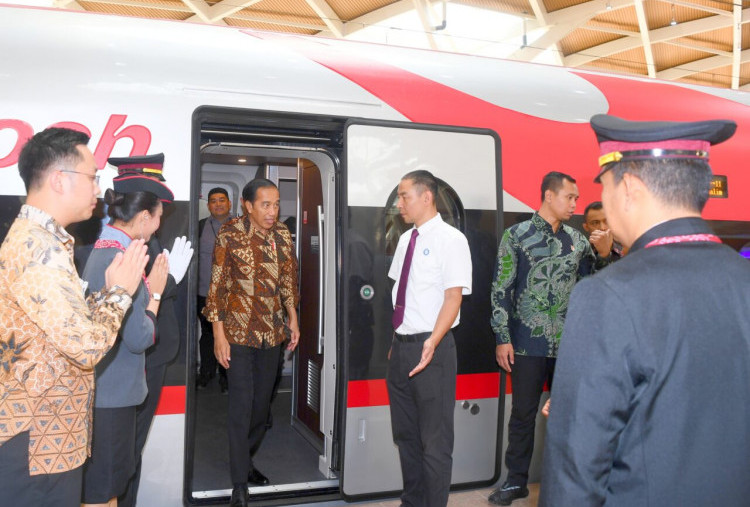 Jokowi: Kereta Cepat Bukan untuk Cari Untung, tapi Investasi Sosial Bangsa