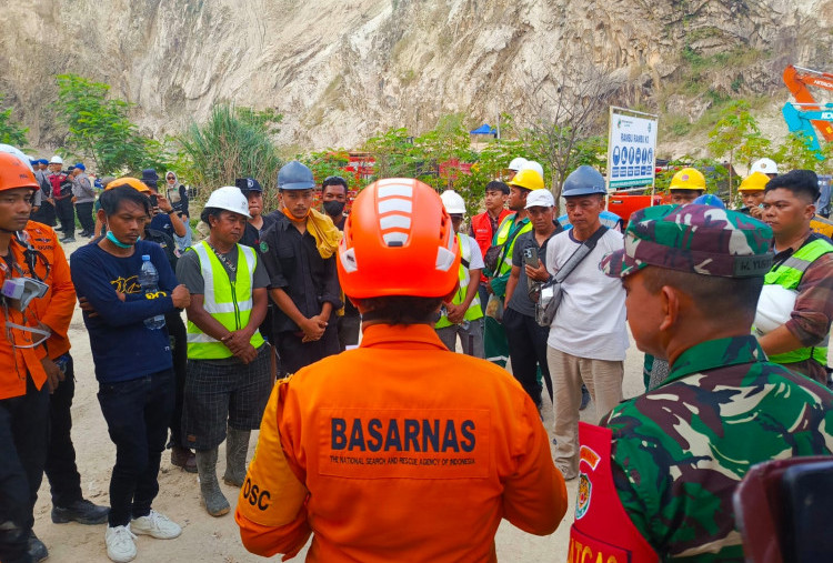 Korban Longsor Tambang Gunung Kuda Bertambah, 21 Tewas dan 4 Masih Hilang