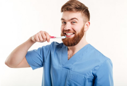 Hukum Menggosok Gigi Saat Puasa, Batal atau Tidak?