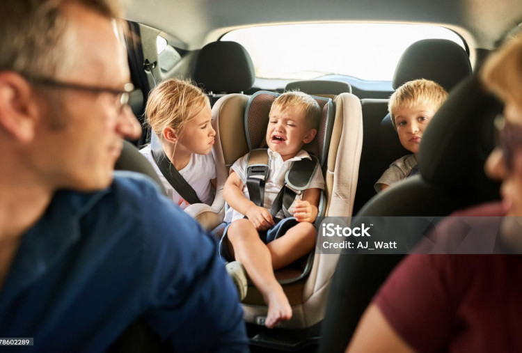 Jalanan Macet, Anak Rewel karena Gerah, Ini Tip Buat Orang Tua agar Tenang