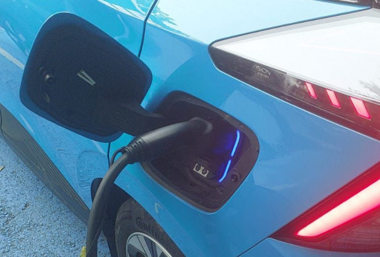 Cara Mudah Charge Mobil Listrik MG 4EV, Pilih yang Fast Charging!