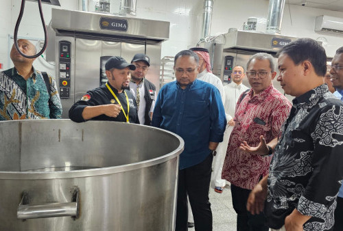 Menag Cek Hotel dan Dapur Madinah untuk Memastikan Fasilitas Layanan Bagi Jemaah Haji Lansia yang Memadai