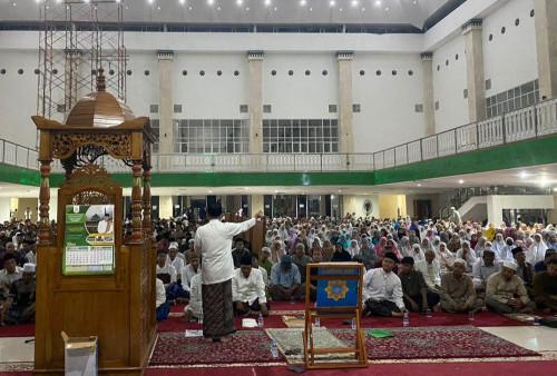 Potret Sholat Tarawih Hari Pertama di Masjid Raya KH Hasyim Asyari Cengkareng