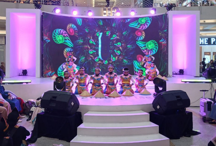 Drama Bahasa Inggris dan Lagu Ciptaan Sendiri Warnai Pameran Traditional Wedding di Royal Plaza