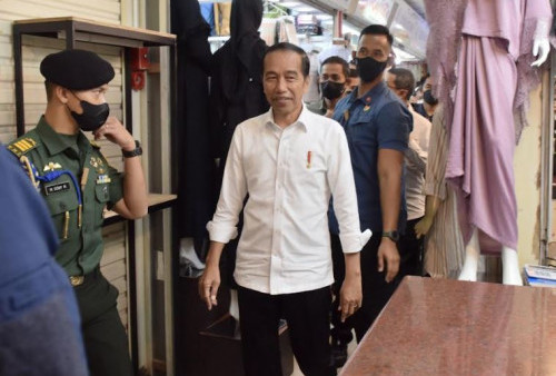 Jokowi Blusukan ke Pasar Tanah Abang, Pedagang: PPKM Dicabut, Omzet Meningkat