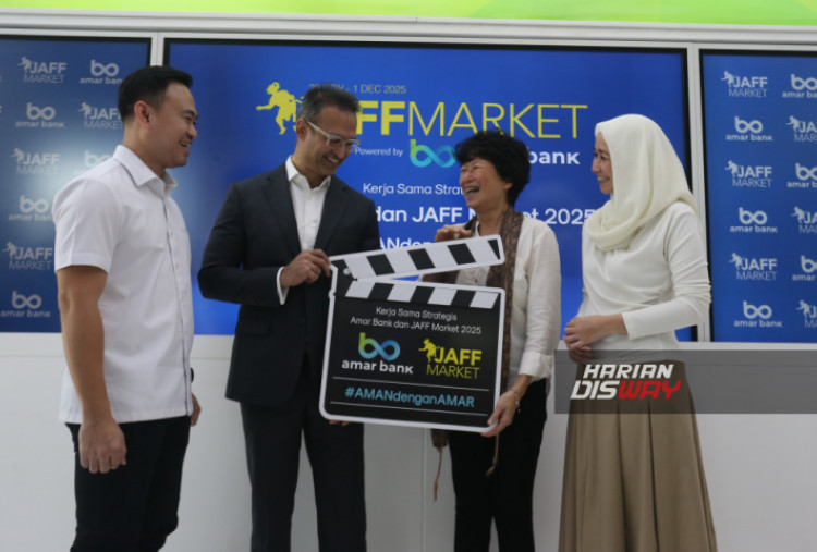 Presiden Direktur Amar Bank, Vishal Tulsian, dan Direktur Utama JAFF Market, Linda
Gozali, tengah berbincang usai meresmikan kolaborasi strategis antara Amar Bank dan JAFF
Market 2025. Memasuki tahun keduanya, JAFF Market—platform pertama dan terbesar di
Indonesia industri perfilman Indonesia—menggandeng Amar Bank sebagai bentuk sinergi
antara industri teknologi finansial dan ekosistem film nasional. Kolaborasi ini bertujuan
mengoptimalkan potensi karya film Indonesia sekaligus mendorong pertumbuhan industri
perfilman yang inklusif, berkelanjutan, dan mampu bersaing di kancah global.