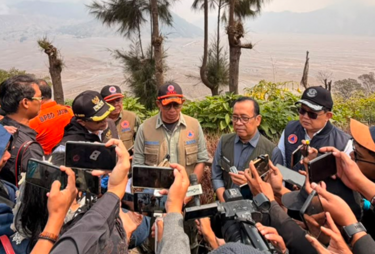 Muncul Isu Liar Pratikno Sakit dan Mundur: Saya di Bromo Tangani Kebakaran