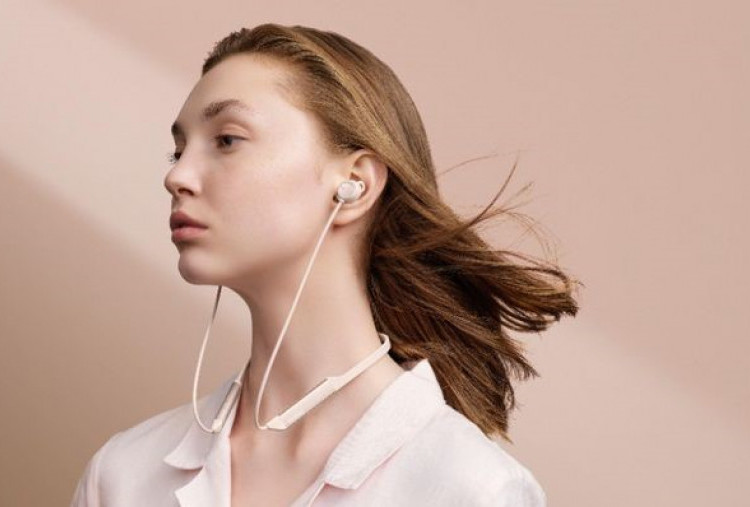 Pengaruh Memakai Earphone Tanpa Musik terhadap Fokus di Lingkungan Ramai