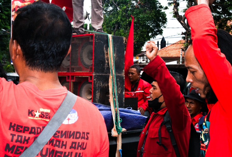 Demo Buruh Jatim Hari Ini, Tuntut Kenaikan Upah Hingga Rp1 Juta untuk Tahun Depan