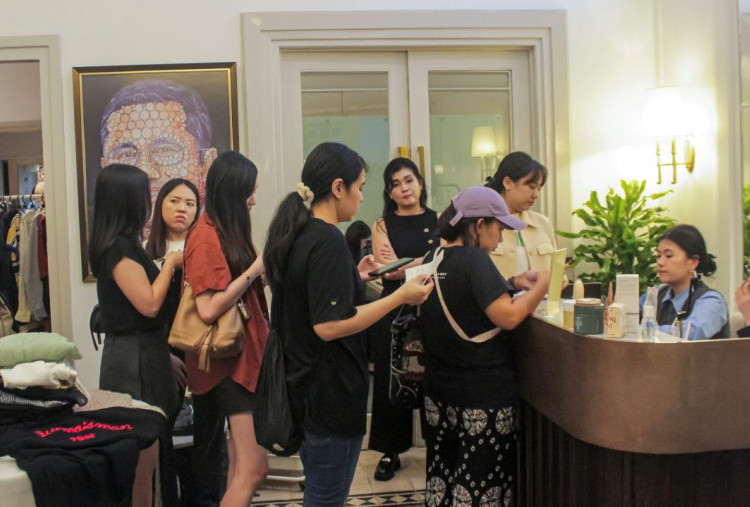 Hari Kedua Thrift Market 4.0 x Brands Garage Sale di Kantor Harian Disway: Beda Hari Beda Diskon 