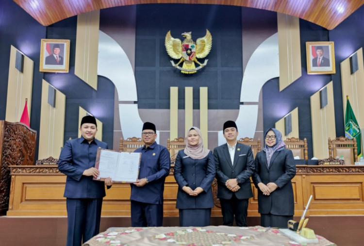 DPRD Pasuruan Sahkan Perubahan APBD 2025 Tepat Waktu