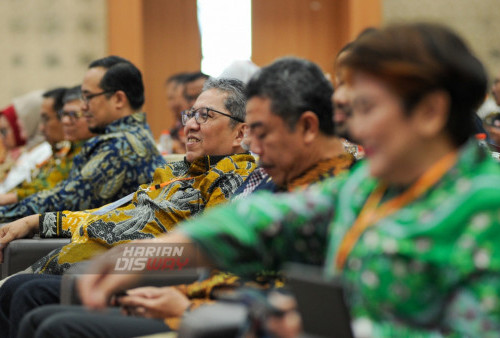 Sebanyak 119 peserta mengikuti Seminar Nasional yang berlangsung di Universitas Negeri Surabaya (UNESA) Jawa Timur, Sabtu, (24/6/2023). Seminar Nasional yang bertakjuk Sustainable Smart Transpotation Menuju Indonesia Emas 2045 yang digelar sehari itu untuk mendiskusikan strategi pengembangan transportasi di perkotaan yang berkelanjutan dan ramah lingkungan.