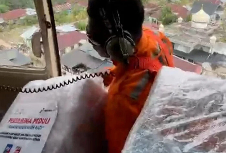 Pertamina Kerahkan Helikopter ke Aceh Tamiang, Lakukan Airdrop Logistik untuk Warga Terisolasi