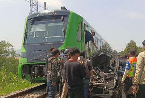 KA Feeder Whoosh Tabrakan dengan Minibus di Bandung Barat, 2 Orang Meninggal, 4 Luka-luka