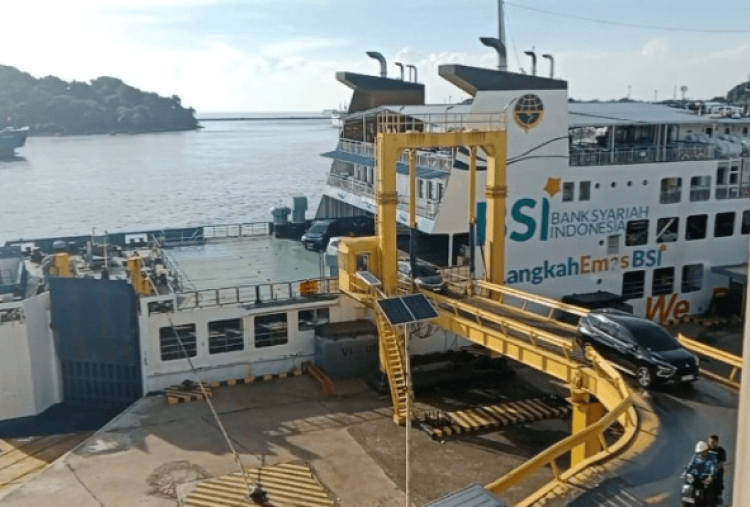 Macet Bergeser dari Jalur Darat ke Selat Sunda