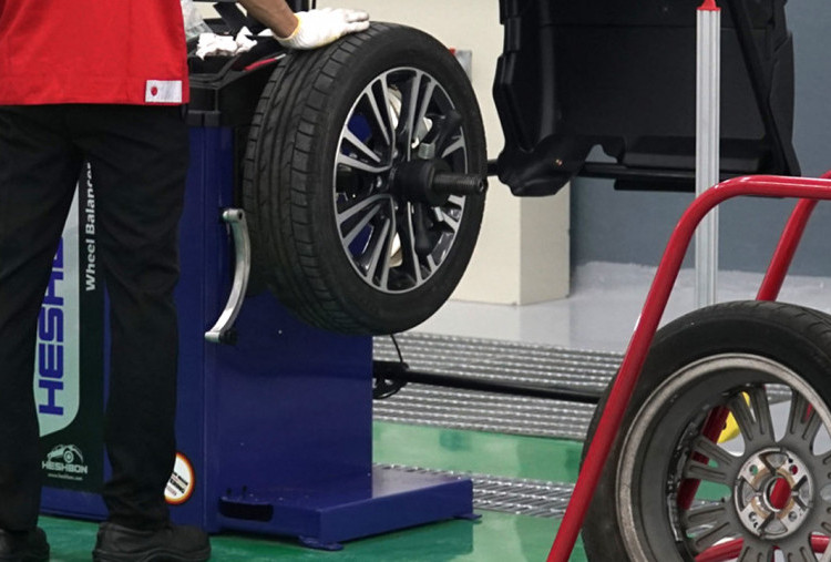 Pentingnya Rotasi Ban Mobil, Berikut Jadwal dan Caranya