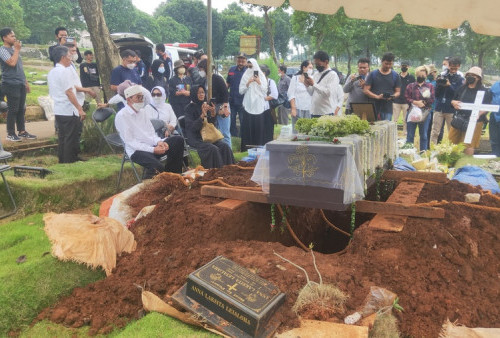 Keluarga Putuskan Angela Dikubur Satu Liang Lahat dengan Anaknya